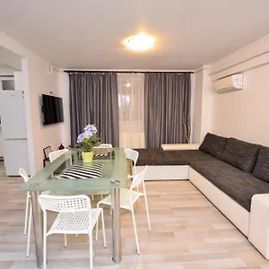 Ideal Old Town Apartment